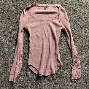 💕 Moving Sale! 💕 
Free people long sleeve thermal rare vintage